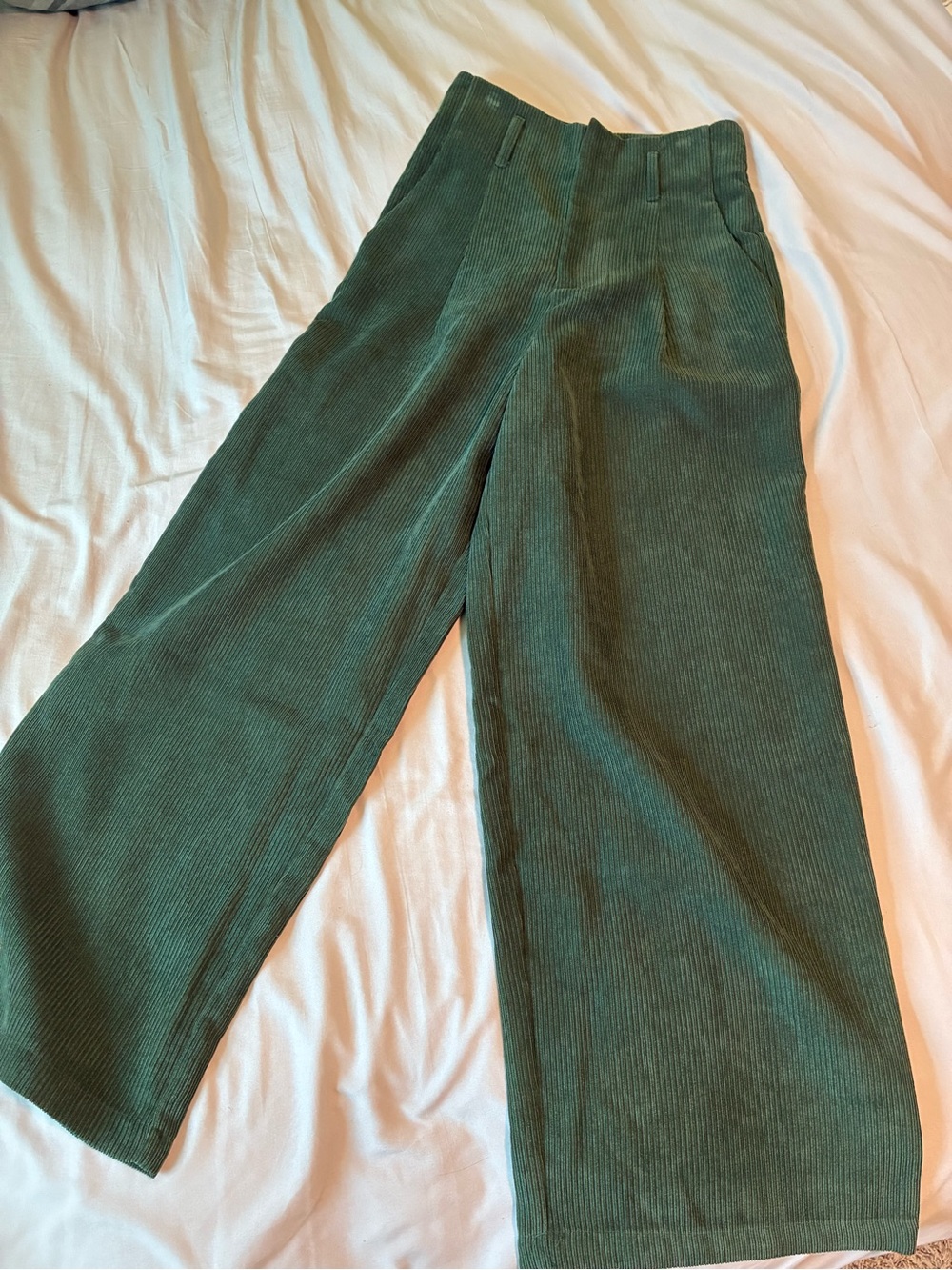 High waisted Wide-Leg Corduroy Pants in Forest Green